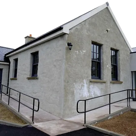 Whiddy School House Nocleg ze śniadaniem Tranaha